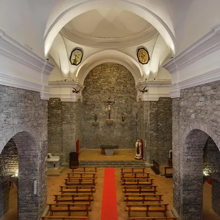 & Monasterio De