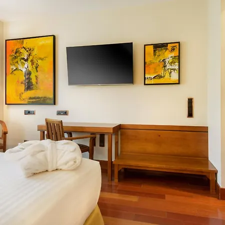 Otel & Monasterio De 5*