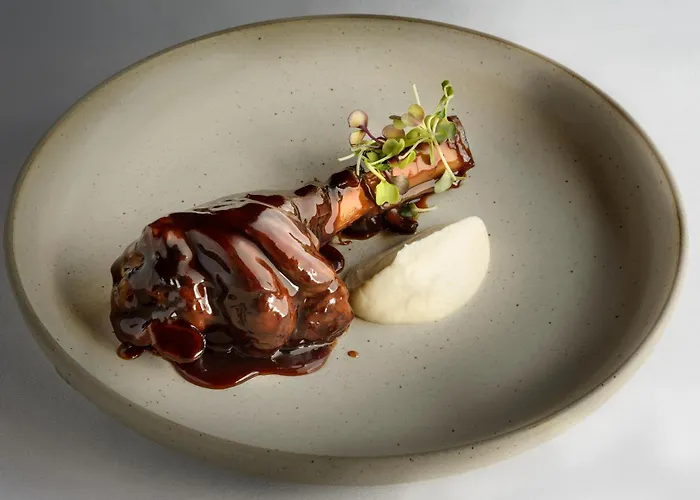 Hotel & Monasterio De Boltaña