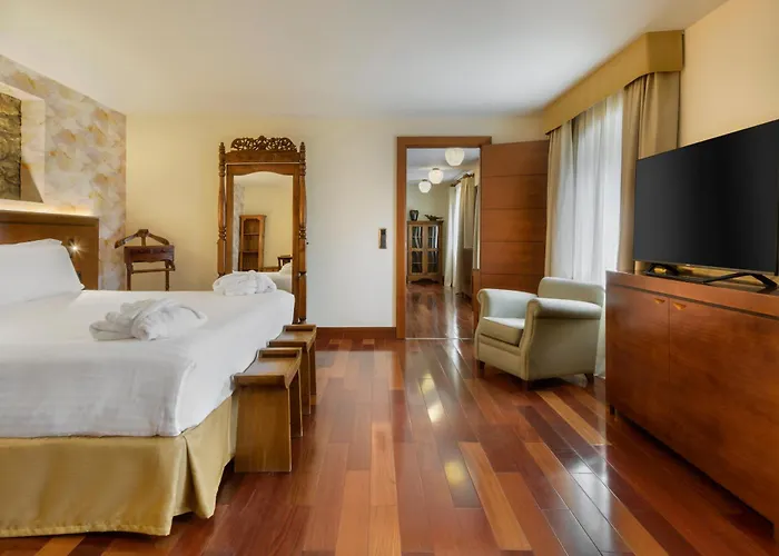 호텔 & Monasterio De 5*