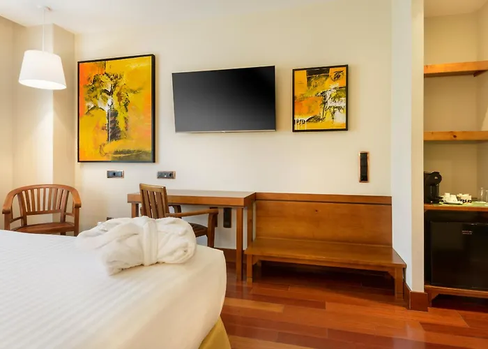 Hotel & Monasterio De 5*