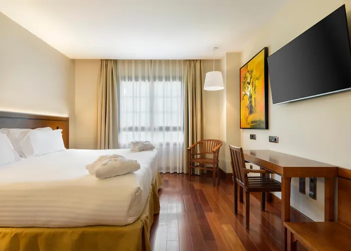 Hotel & Monasterio De Boltaña